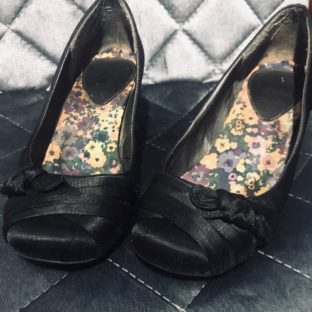 Mary Jane kitten heels black with tiny bow
